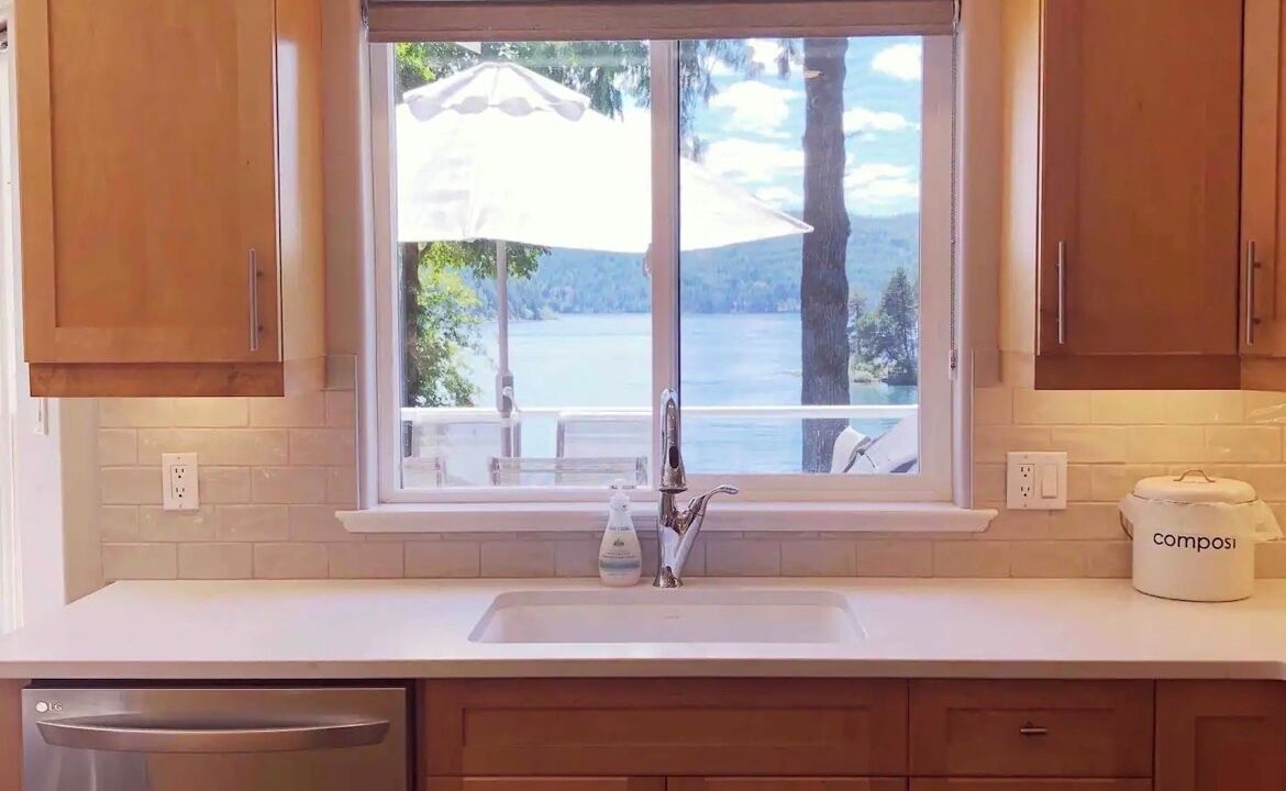 Photo of Kitchen in Youbou