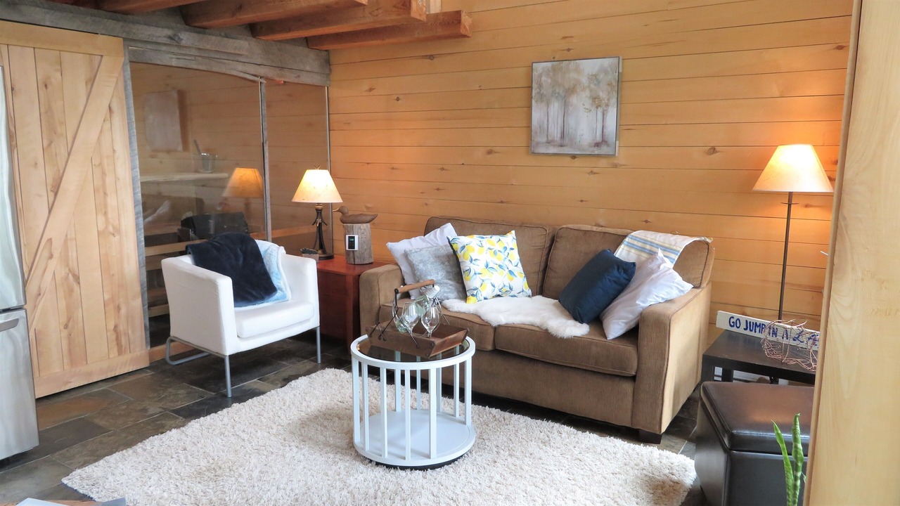 Photo of Livingroom in Regional District of Fraser-Fort George