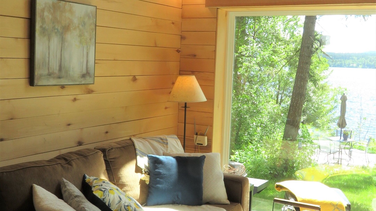 Photo of Livingroom in Regional District of Fraser-Fort George