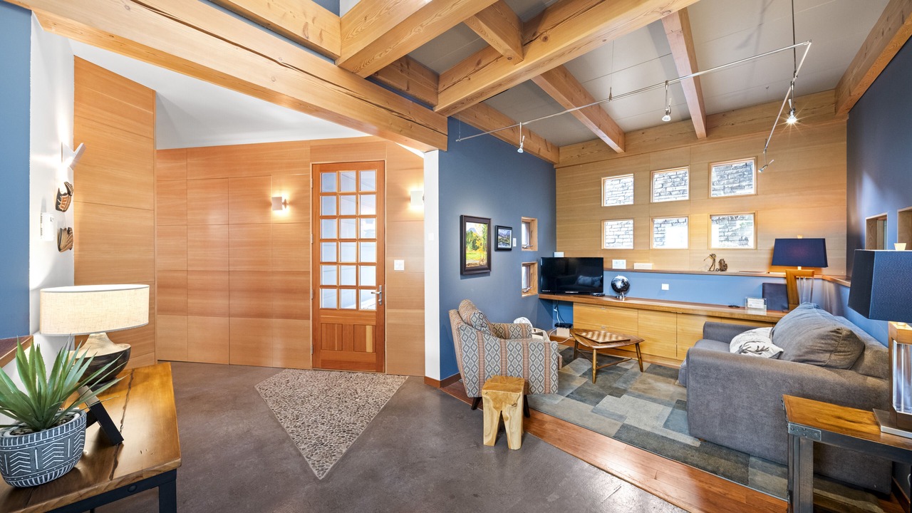 Photo of Livingroom in East Kootenay
