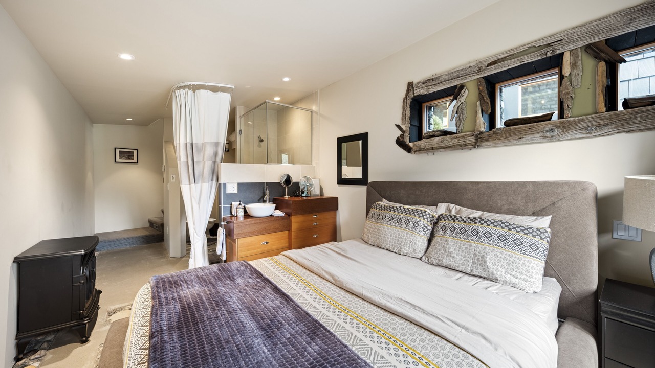 Photo of Bedroom in East Kootenay