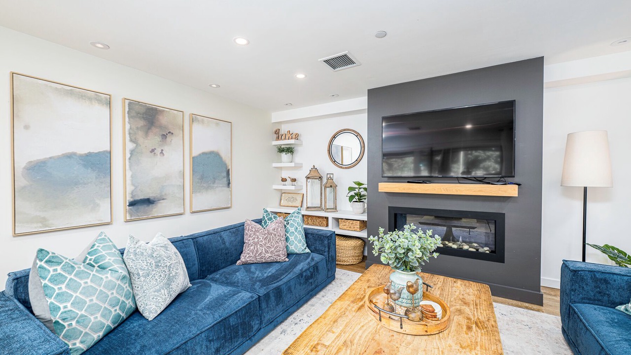 Photo of Livingroom in Kelowna Central Business District