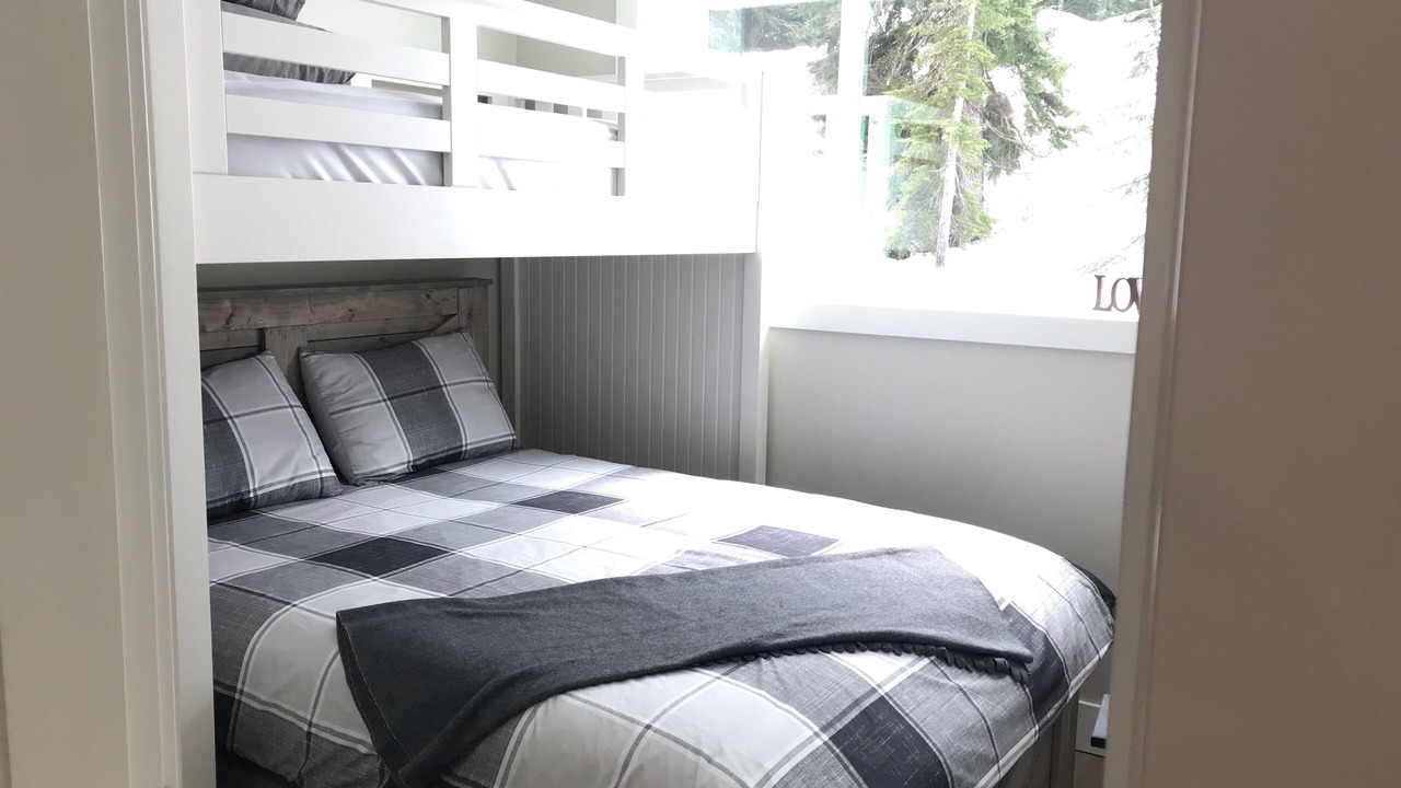 Photo of Bedroom in Hemlock Valley