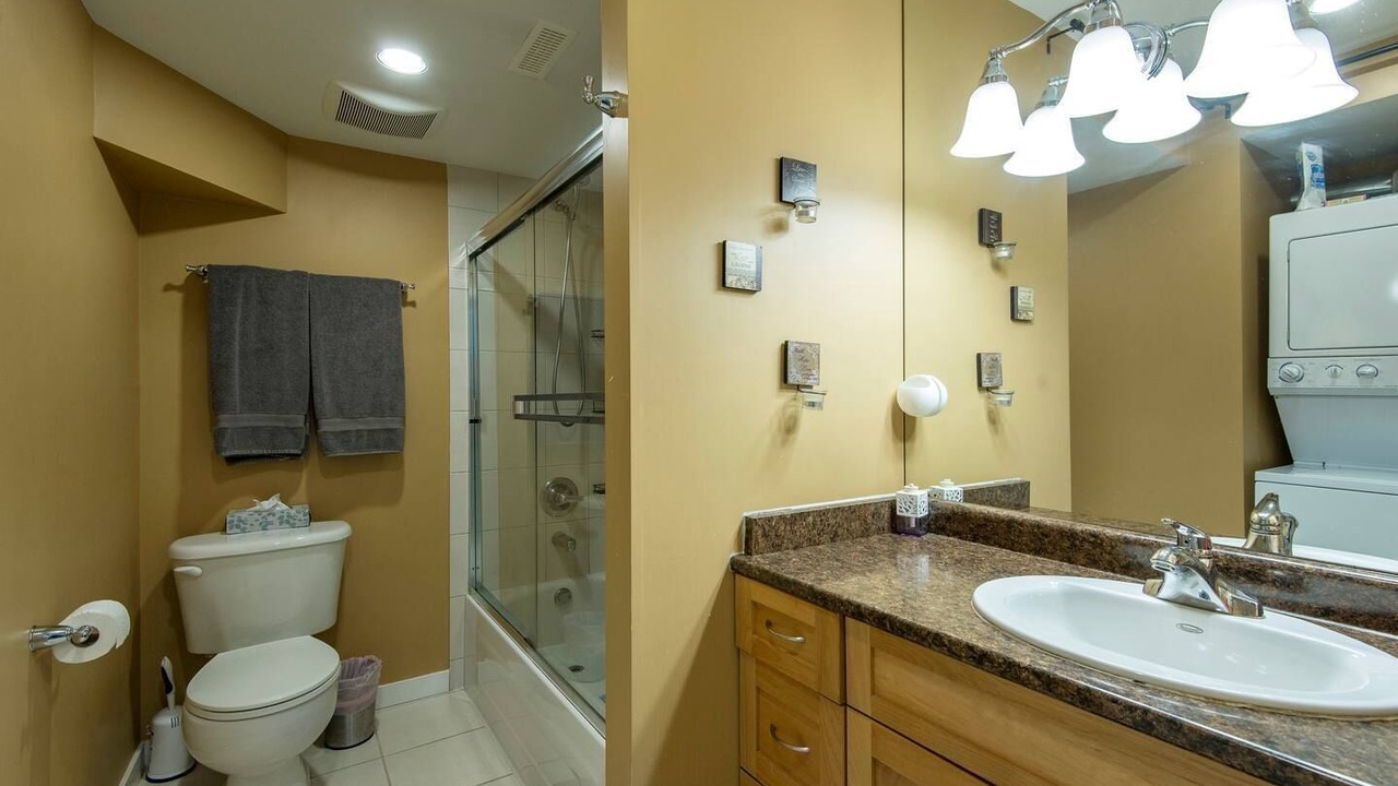 Photo of Bathroom in Hollyburn
