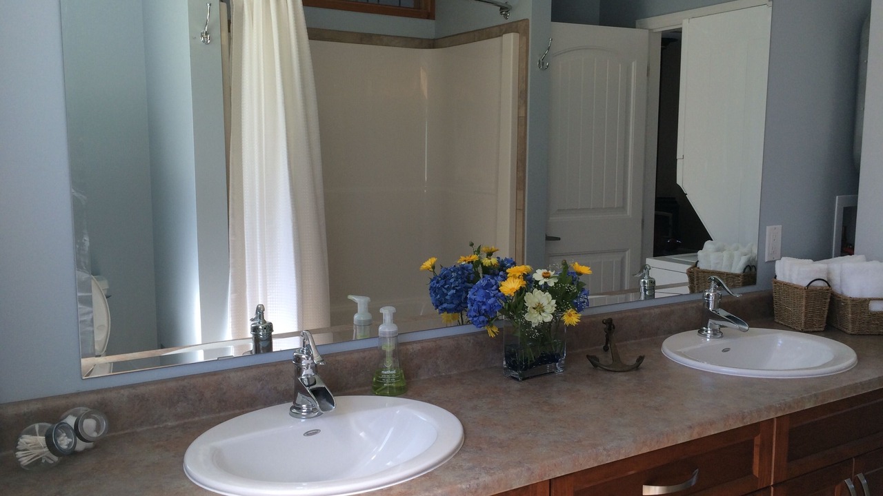 Photo of Bathroom in Courtenay