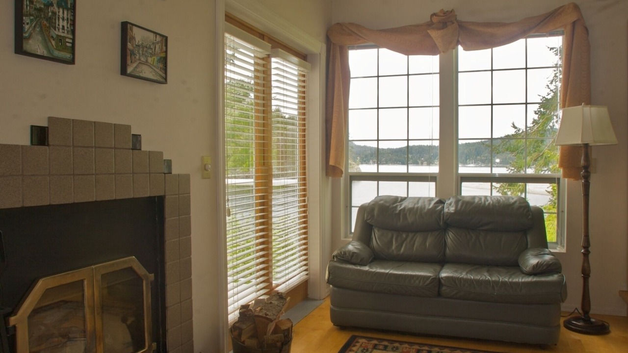 Photo of Livingroom in Pender Island