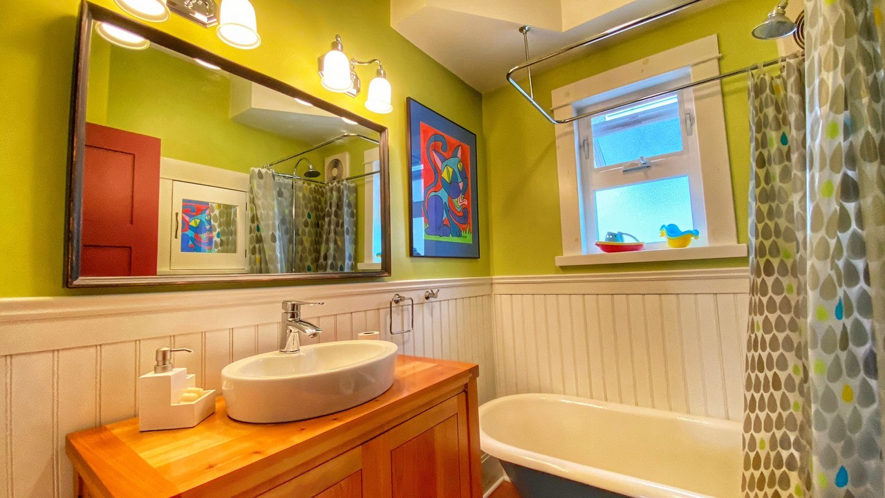 Photo of Bathroom in East Side