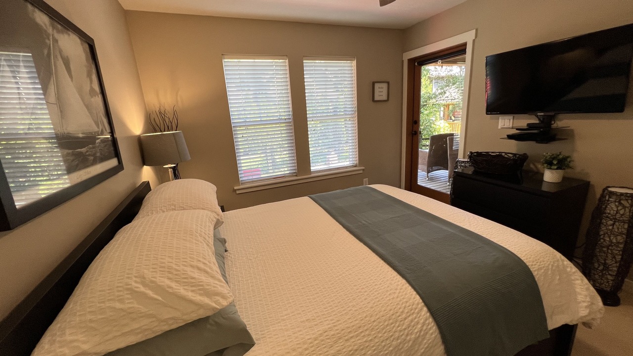 Photo of Bedroom in Lindell Beach