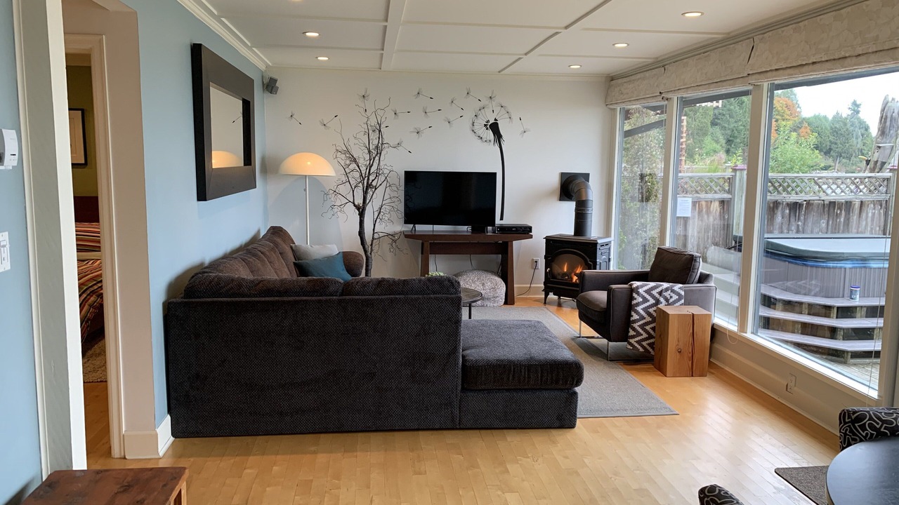 Photo of Livingroom in Roberts Creek