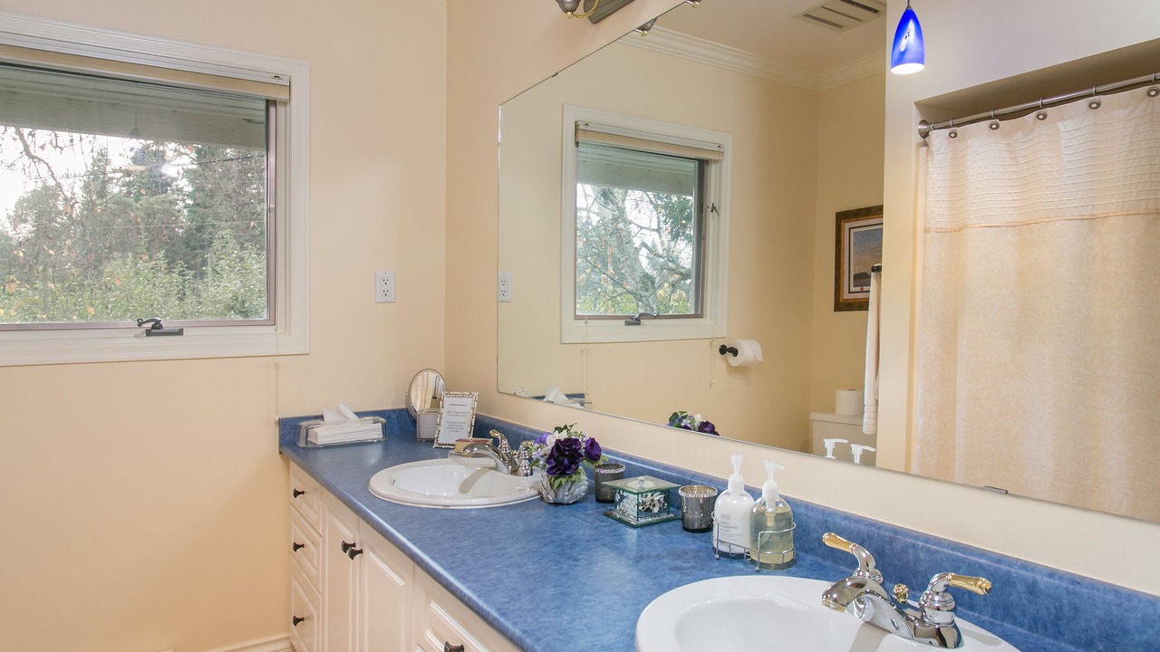 Photo of Bathroom in Saanichton