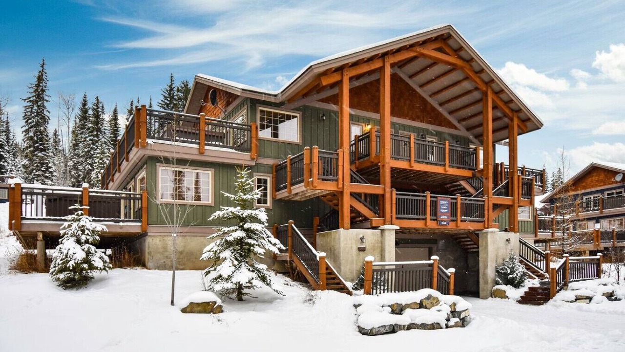 Photo of Outdoor in Golden