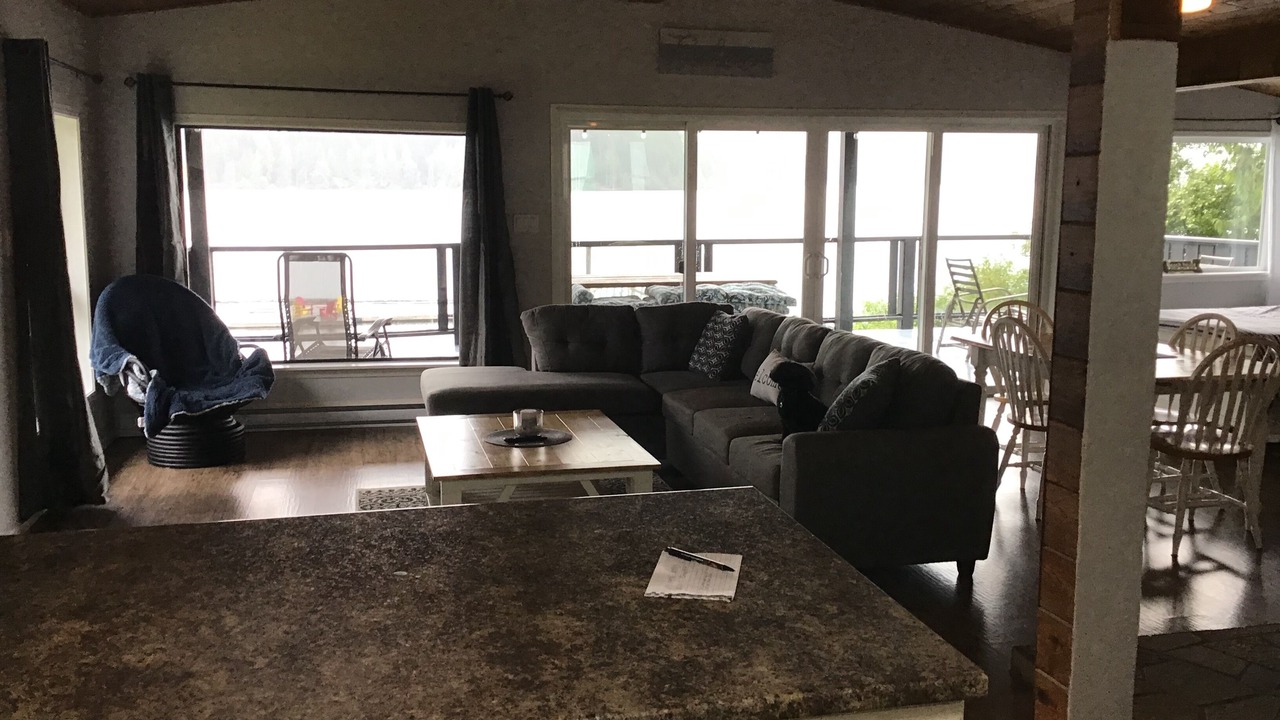 Photo of Livingroom in Youbou
