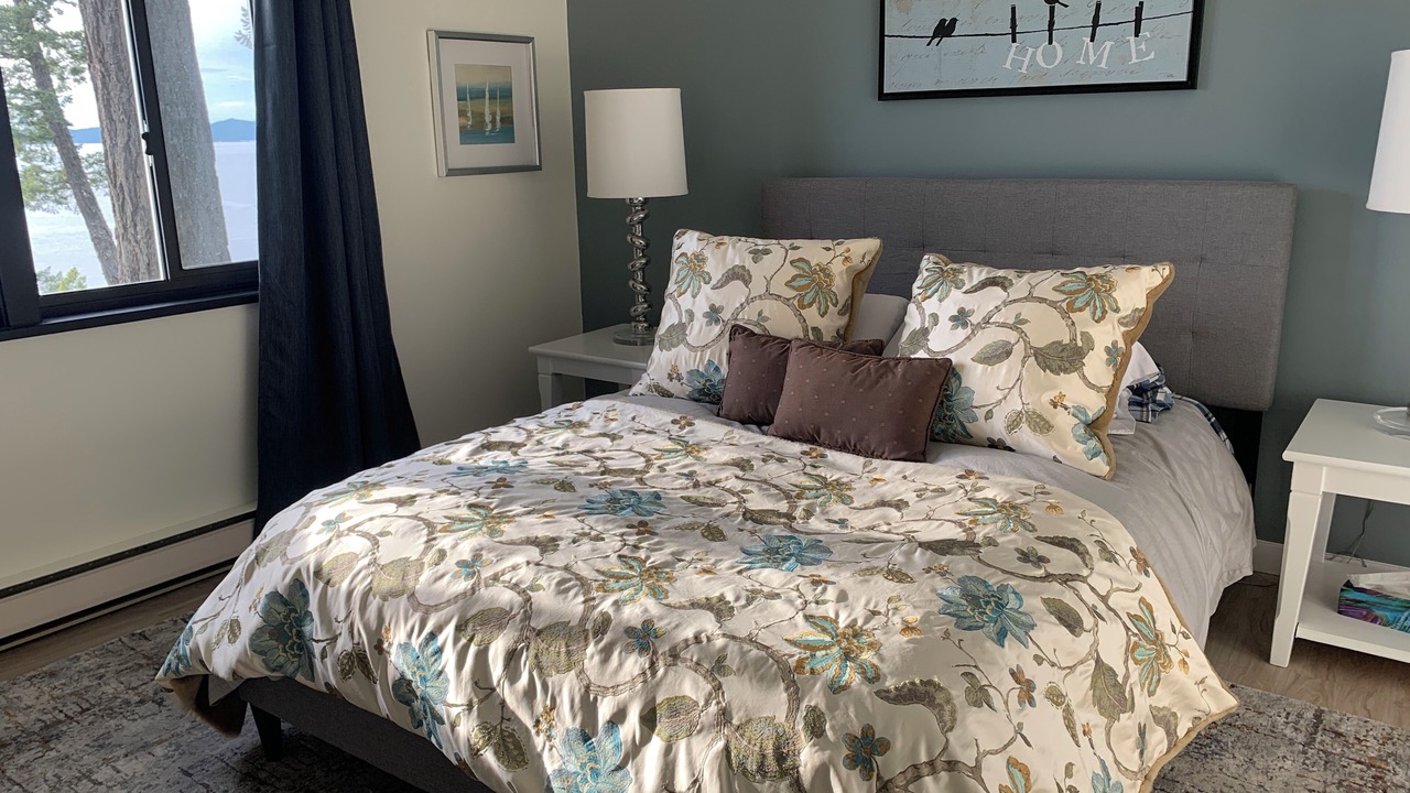 Photo of Bedroom in Pender Island