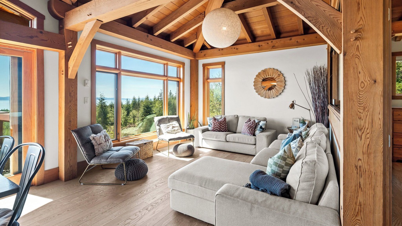 Photo of Livingroom in Juan de Fuca Electoral Area