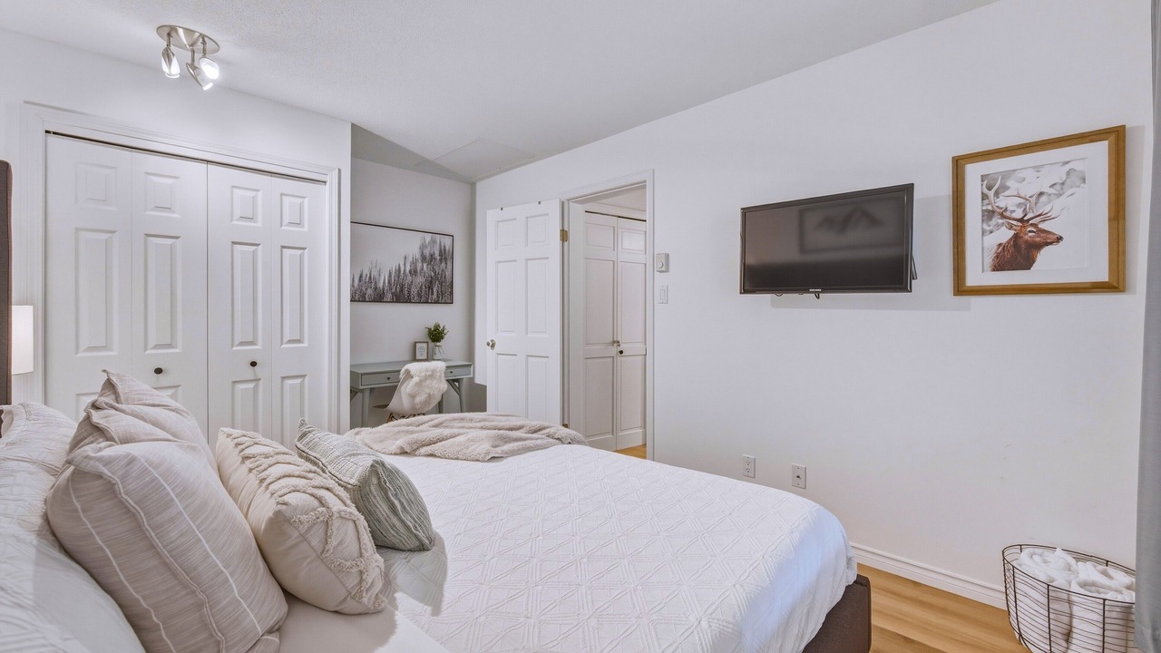 Photo of Bedroom in Upper Village