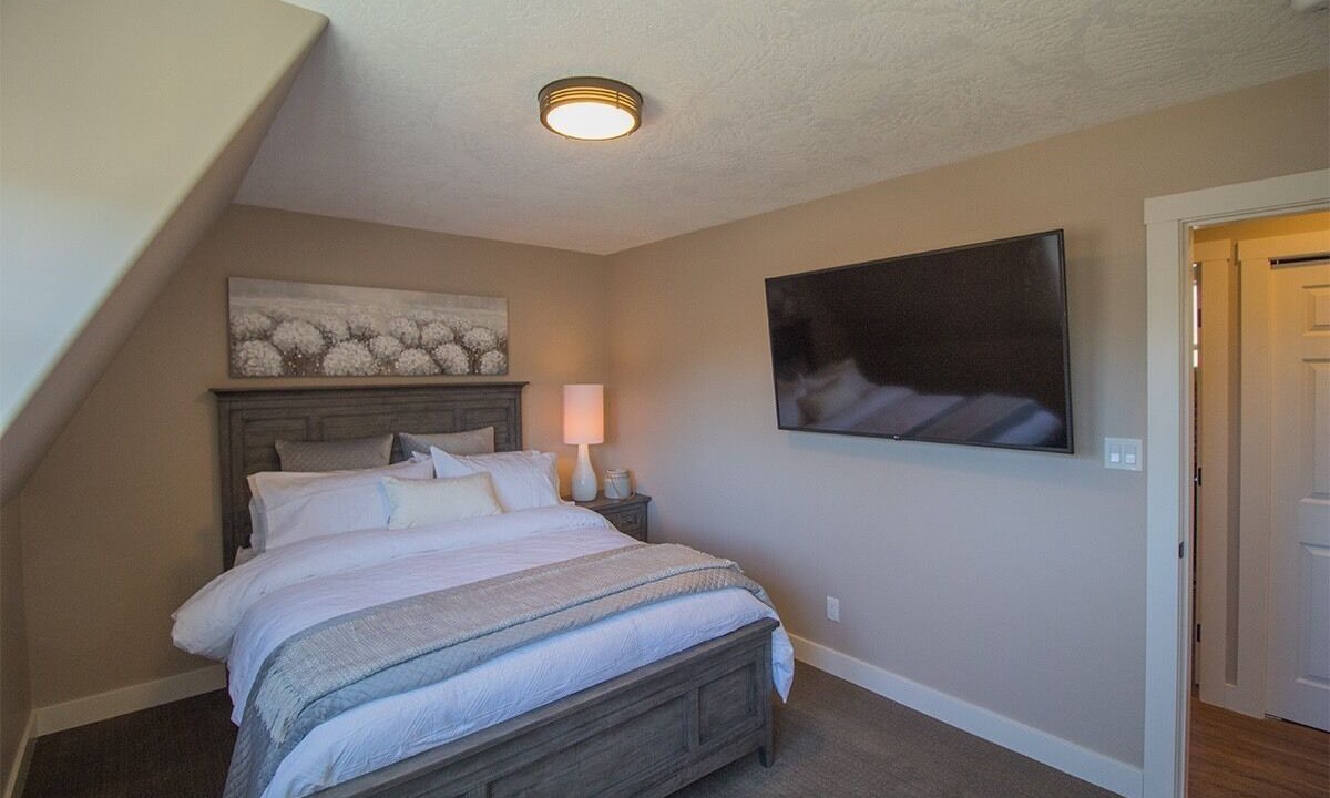 Photo of Bedroom in Lake Cowichan
