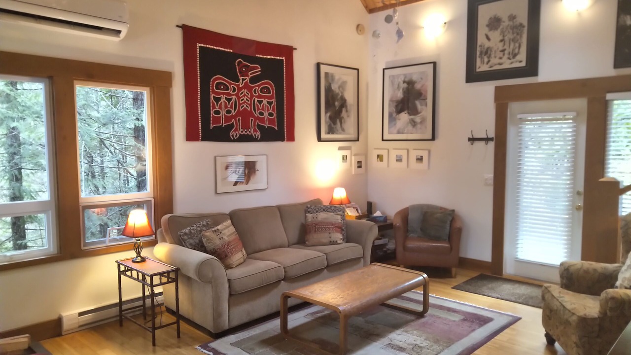 Photo of Livingroom in Madeira Park