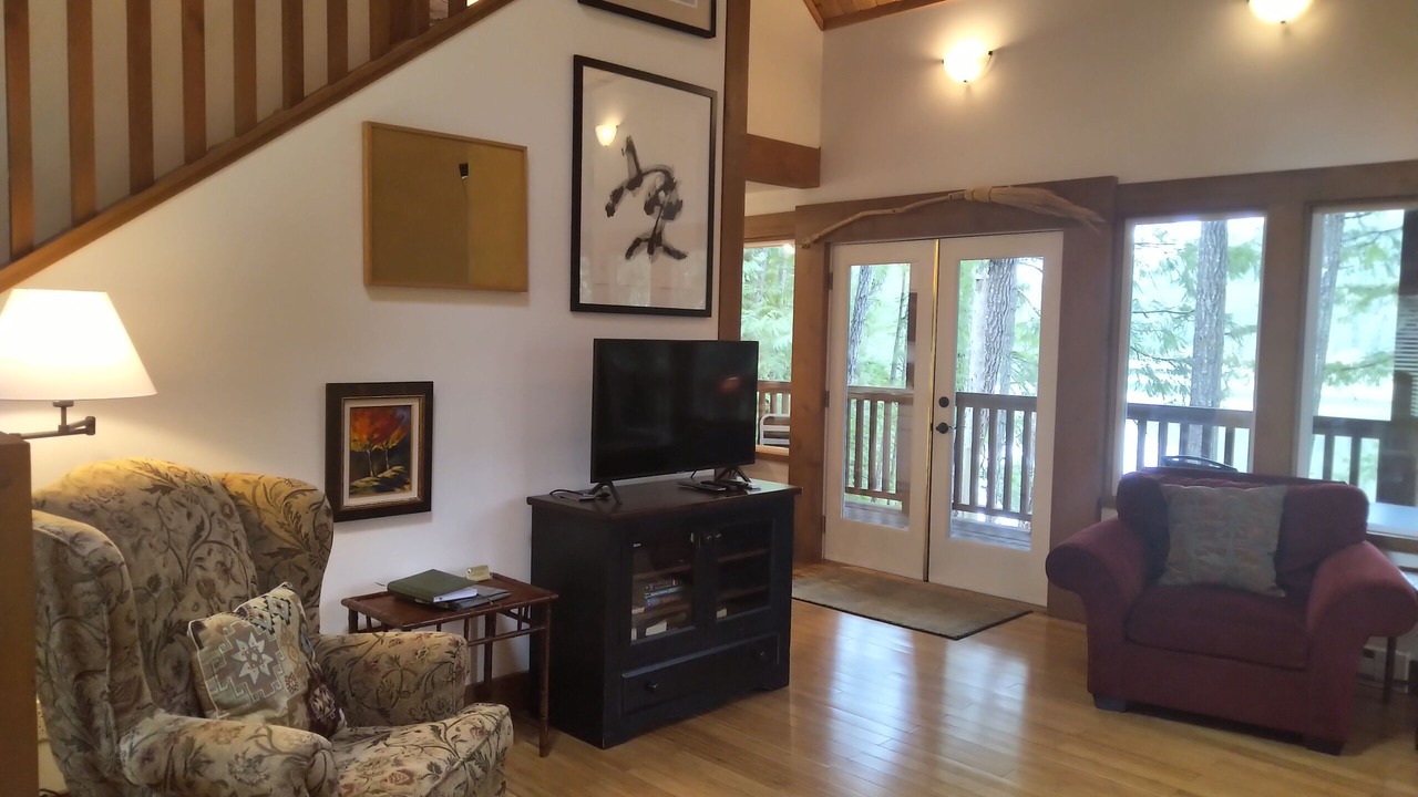 Photo of Livingroom in Madeira Park
