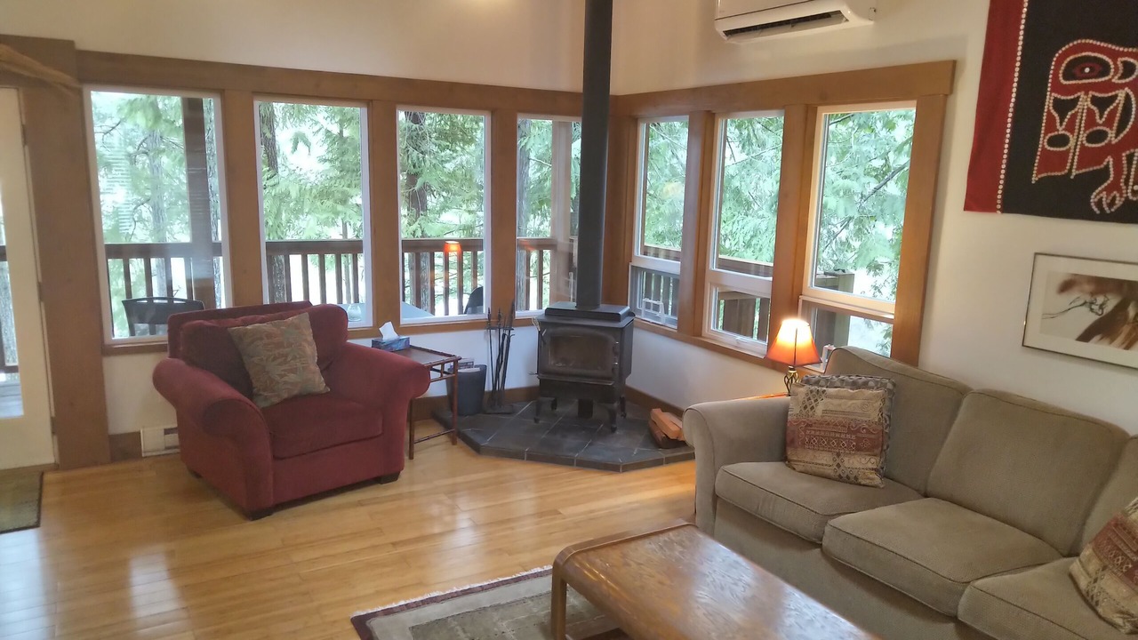 Photo of Livingroom in Madeira Park