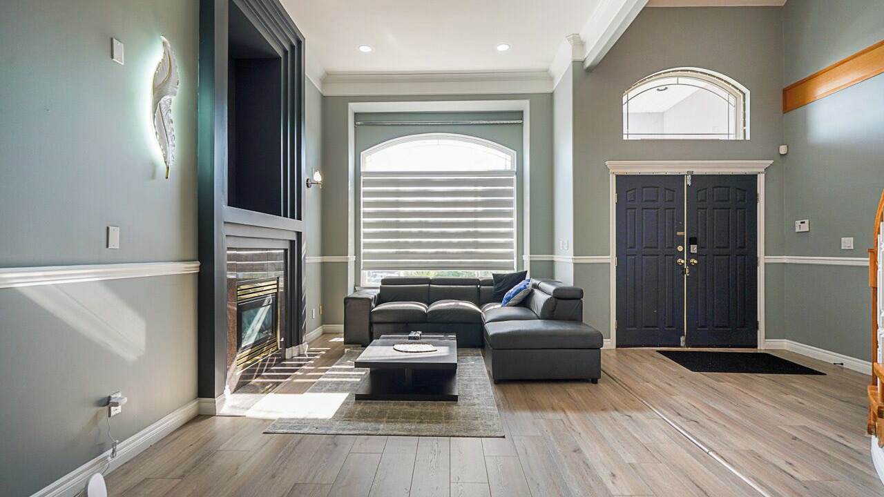 Photo of Livingroom in Surrey Newton