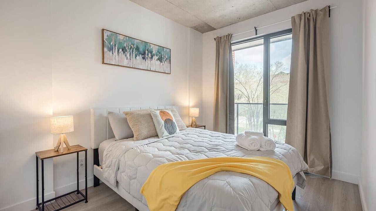 Photo of Bedroom in International District