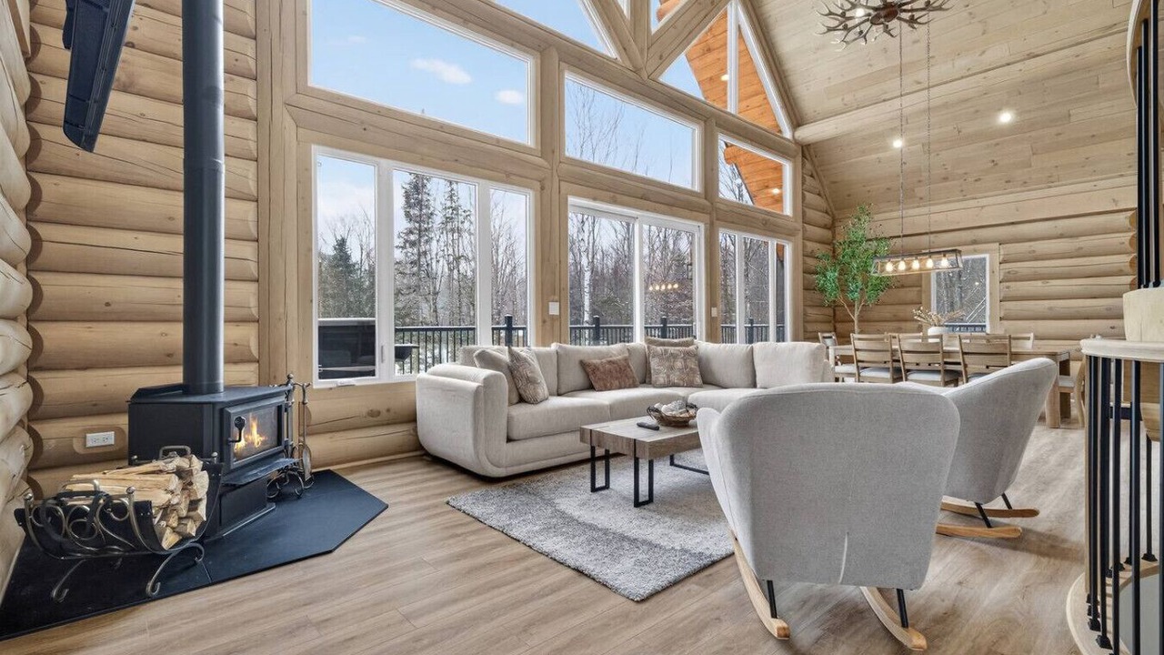 Photo of Livingroom in Amherst