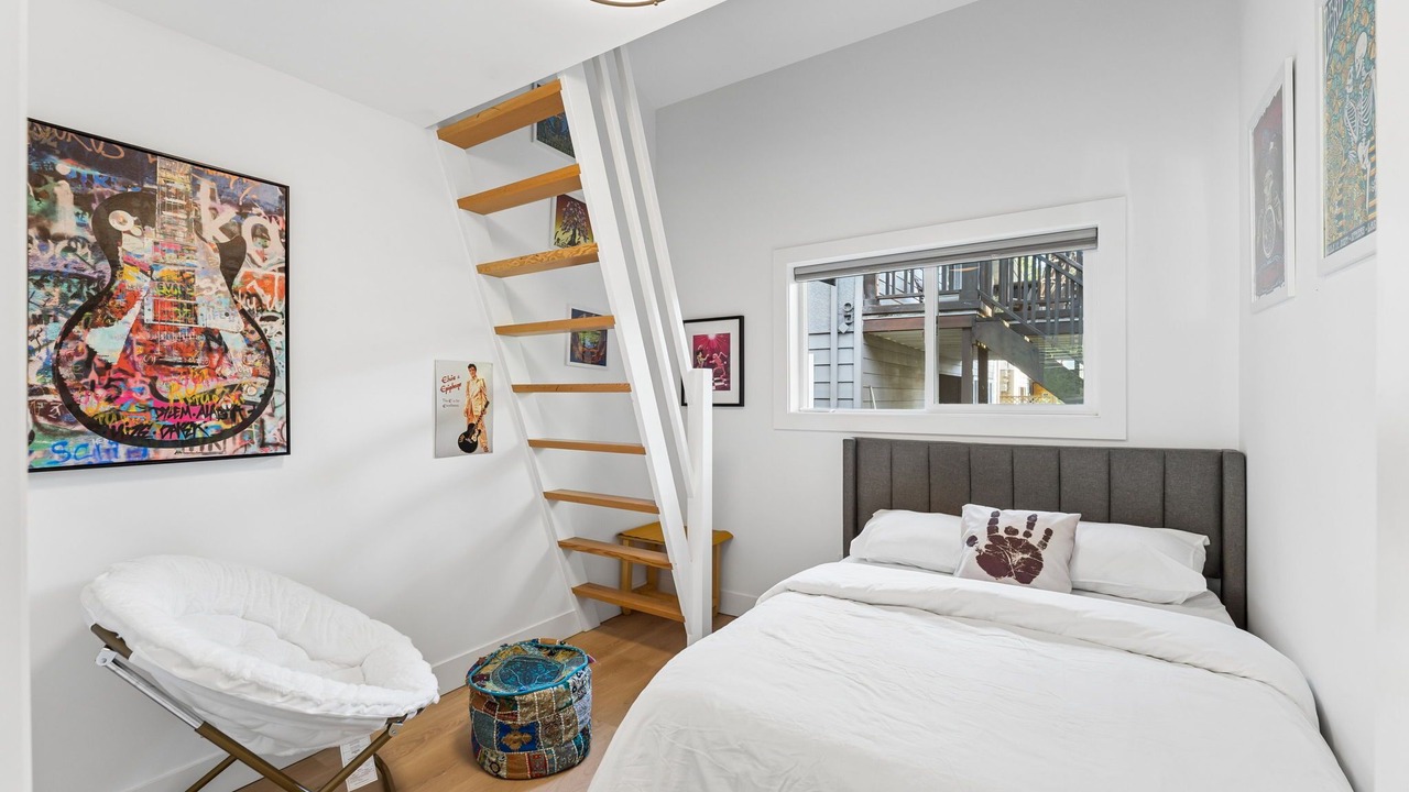Photo of Bedroom in Deep Cove