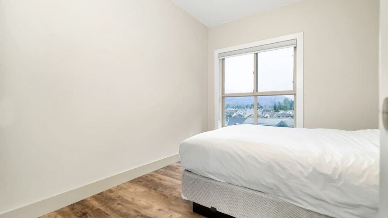 Photo of Bedroom in Harrison Hot Springs