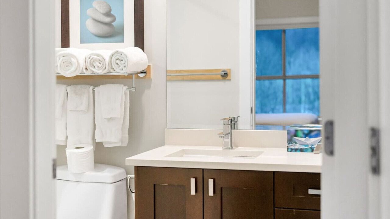 Photo of Bathroom in Harrison Hot Springs