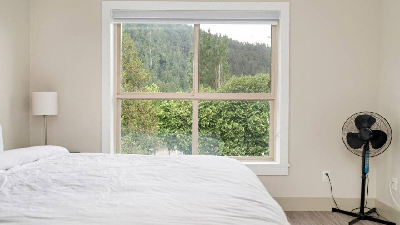 Photo of Bedroom in Harrison Hot Springs