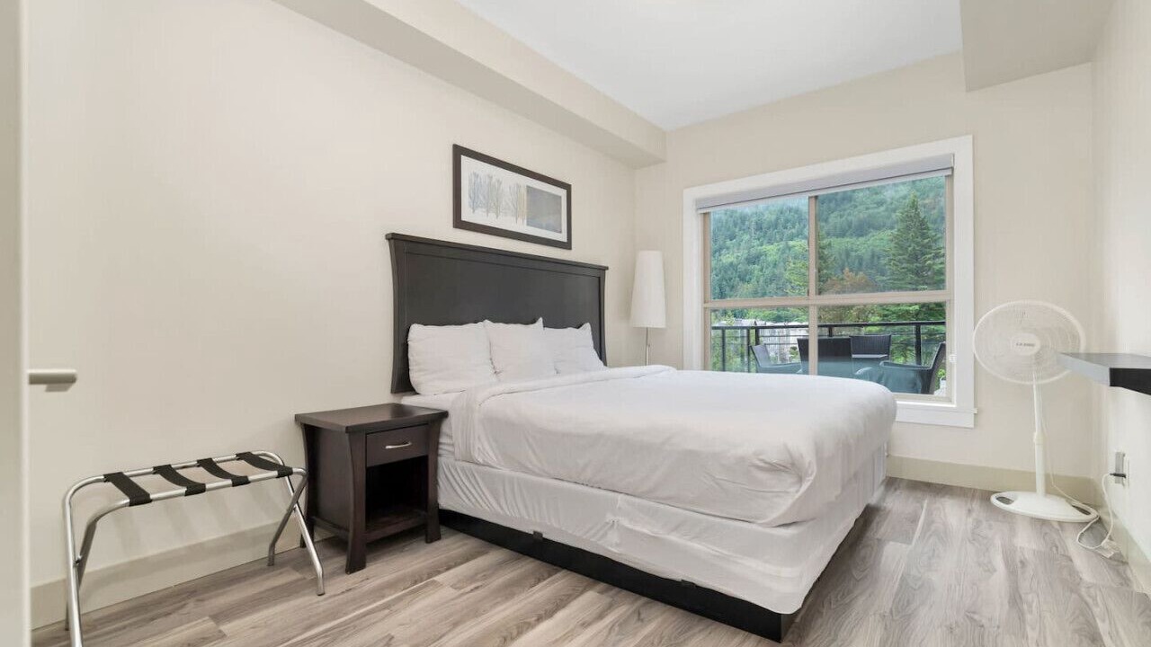 Photo of Bedroom in Harrison Hot Springs