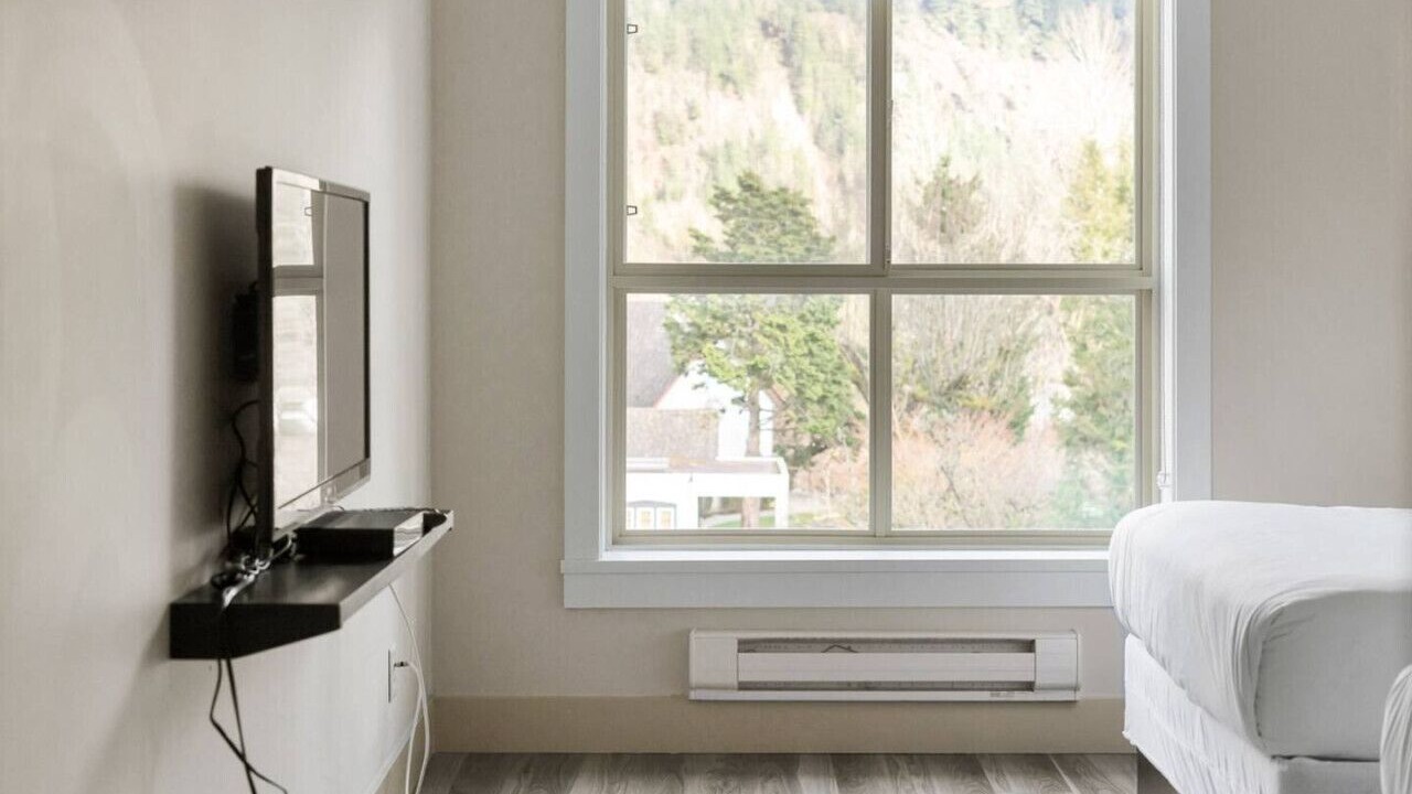 Photo of Bedroom in Harrison Hot Springs