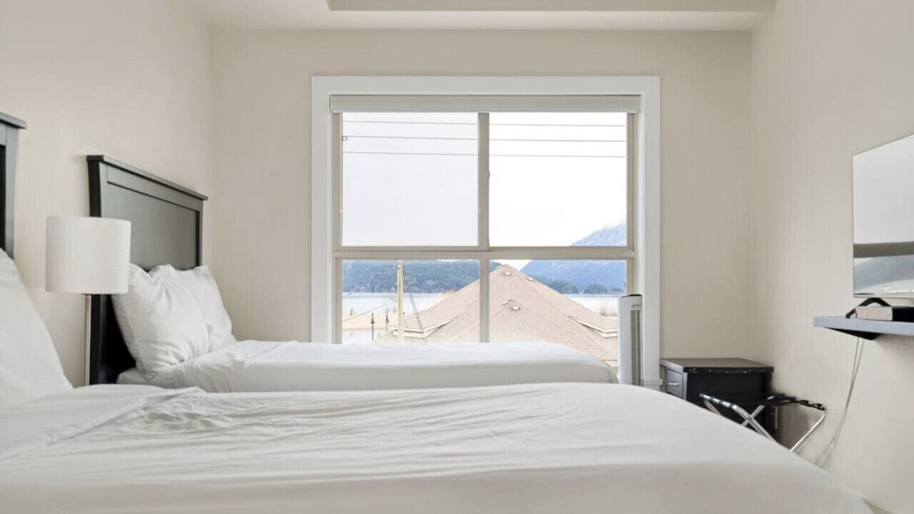 Photo of Bedroom in Harrison Hot Springs