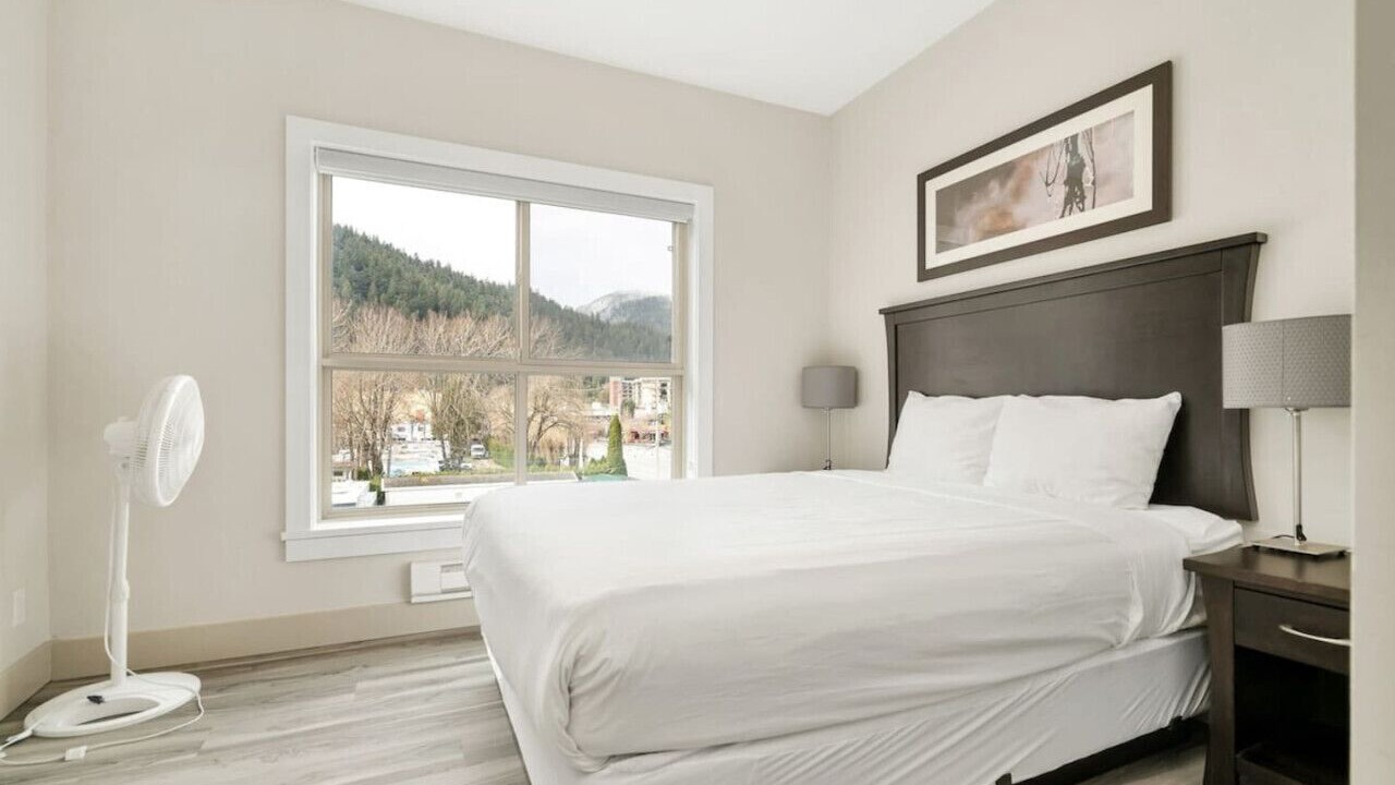 Photo of Bedroom in Harrison Hot Springs