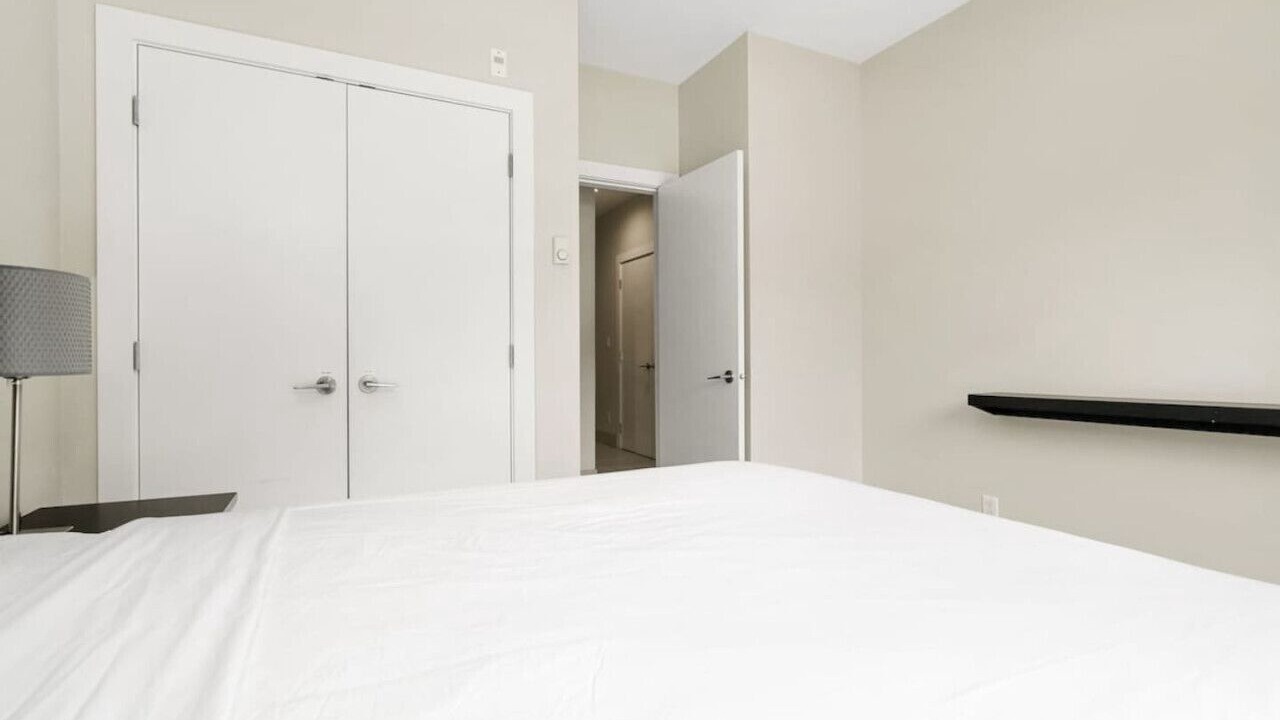 Photo of Bedroom in Harrison Hot Springs