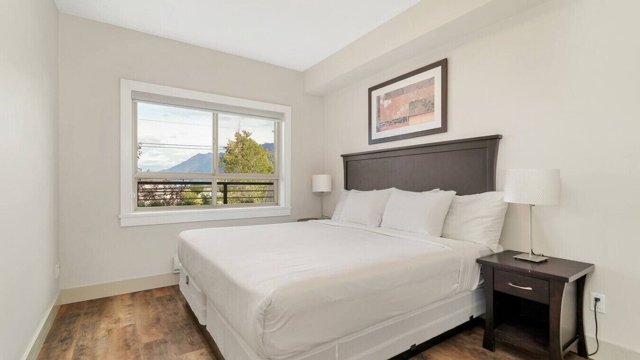 Photo of Bedroom in Harrison Hot Springs