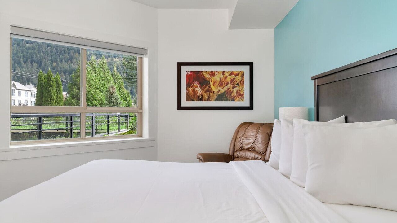 Photo of Bedroom in Harrison Hot Springs