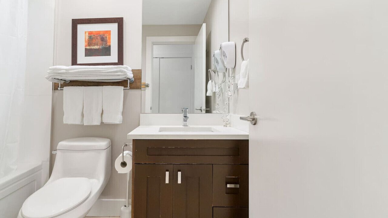 Photo of Bathroom in Harrison Hot Springs