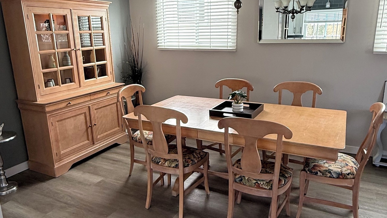 Photo of Livingroom in Sylvan Lake