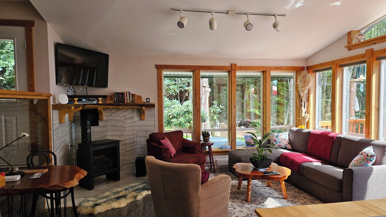 Photo of Livingroom in West Sechelt