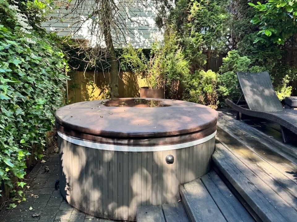 Photo of Outdoor in Central Lonsdale