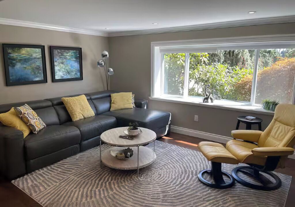 Photo of Livingroom in Saanich West