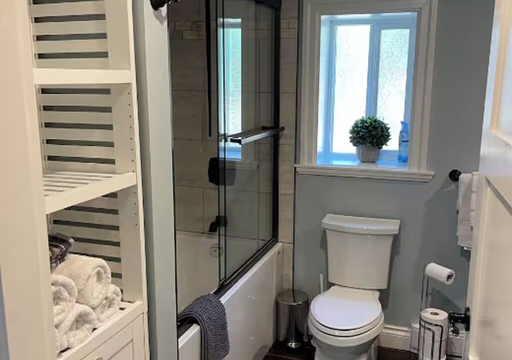 Photo of Bathroom in Saanich West
