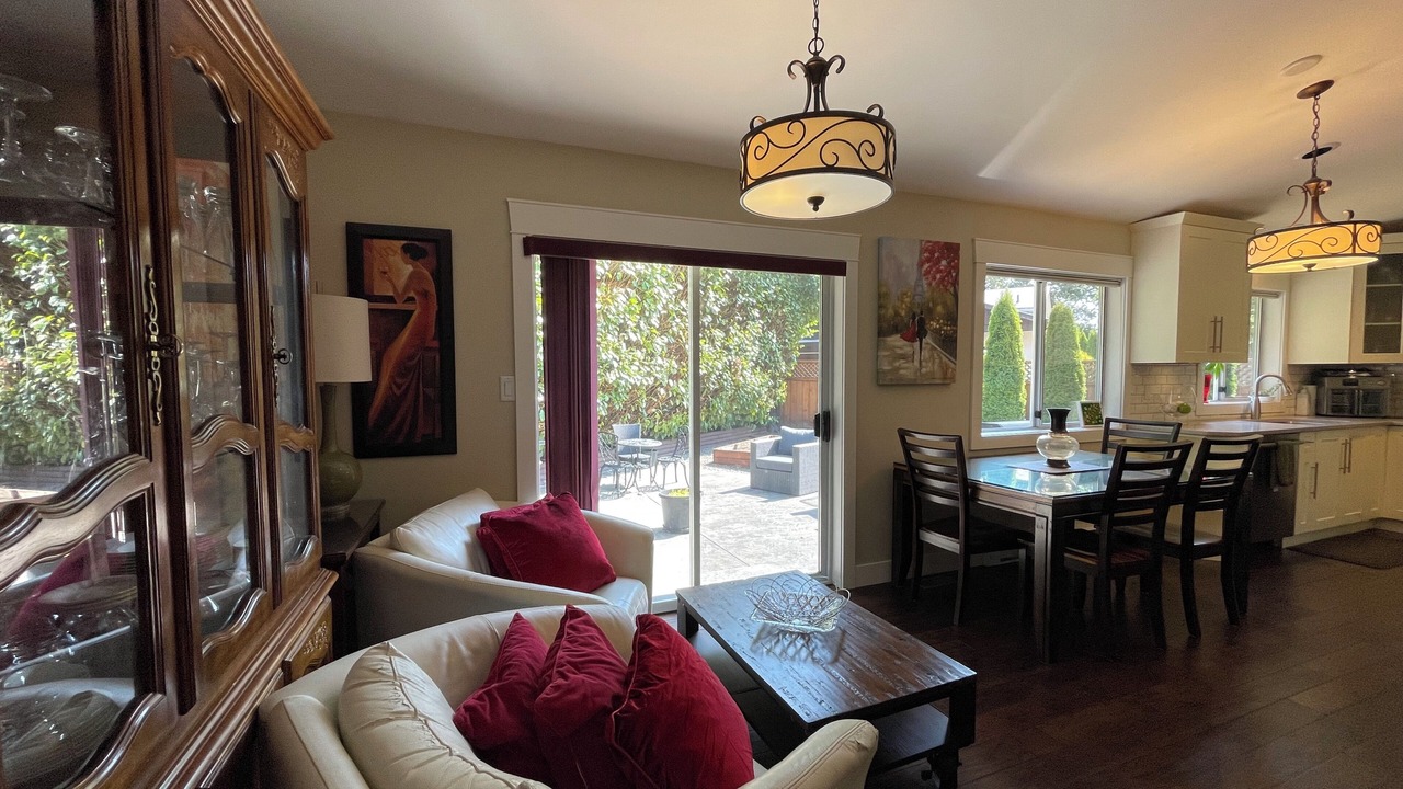 Photo of Livingroom in Saanich West