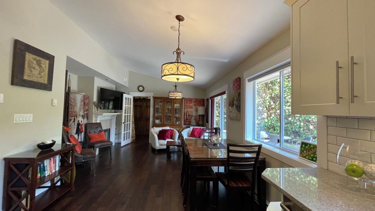 Photo of Livingroom in Saanich West