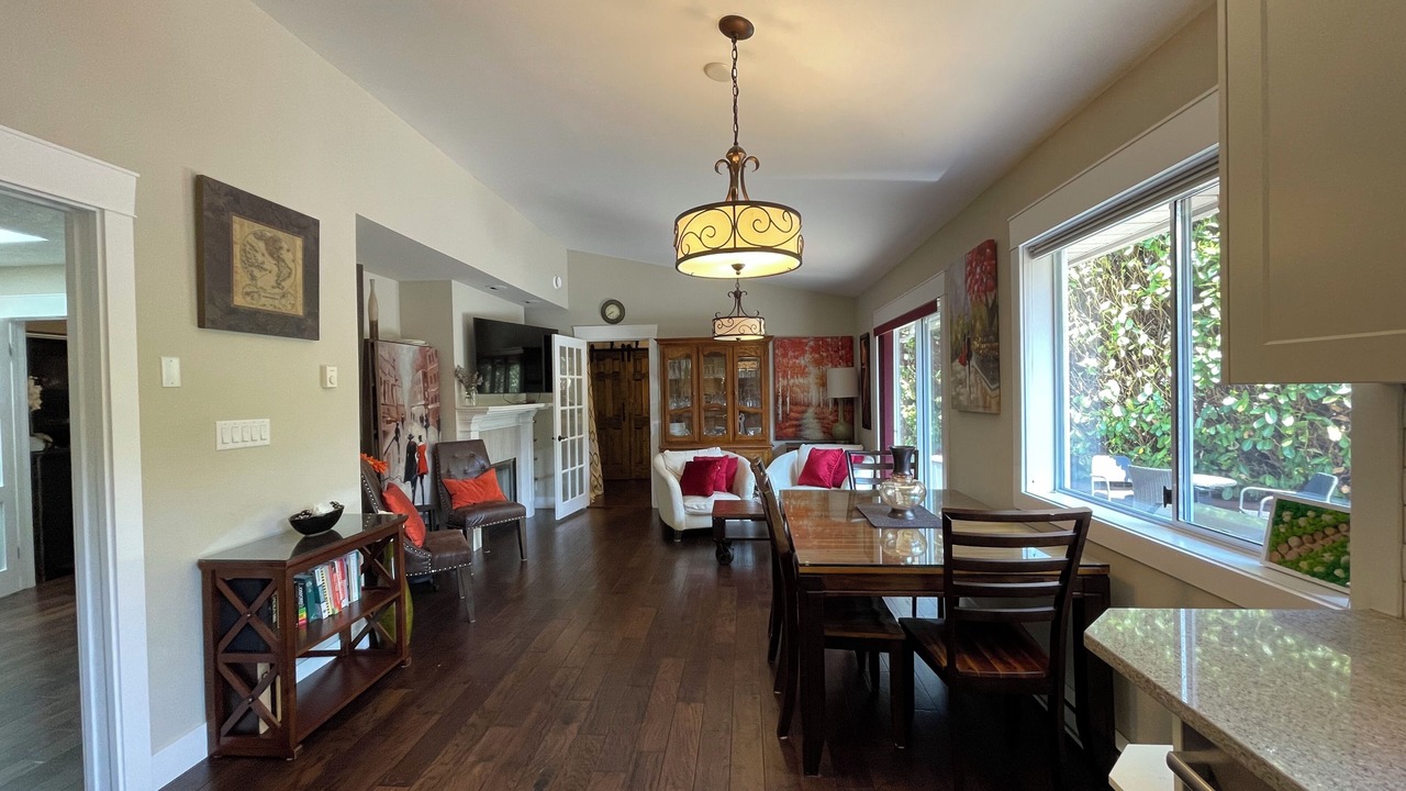 Photo of Livingroom in Saanich West