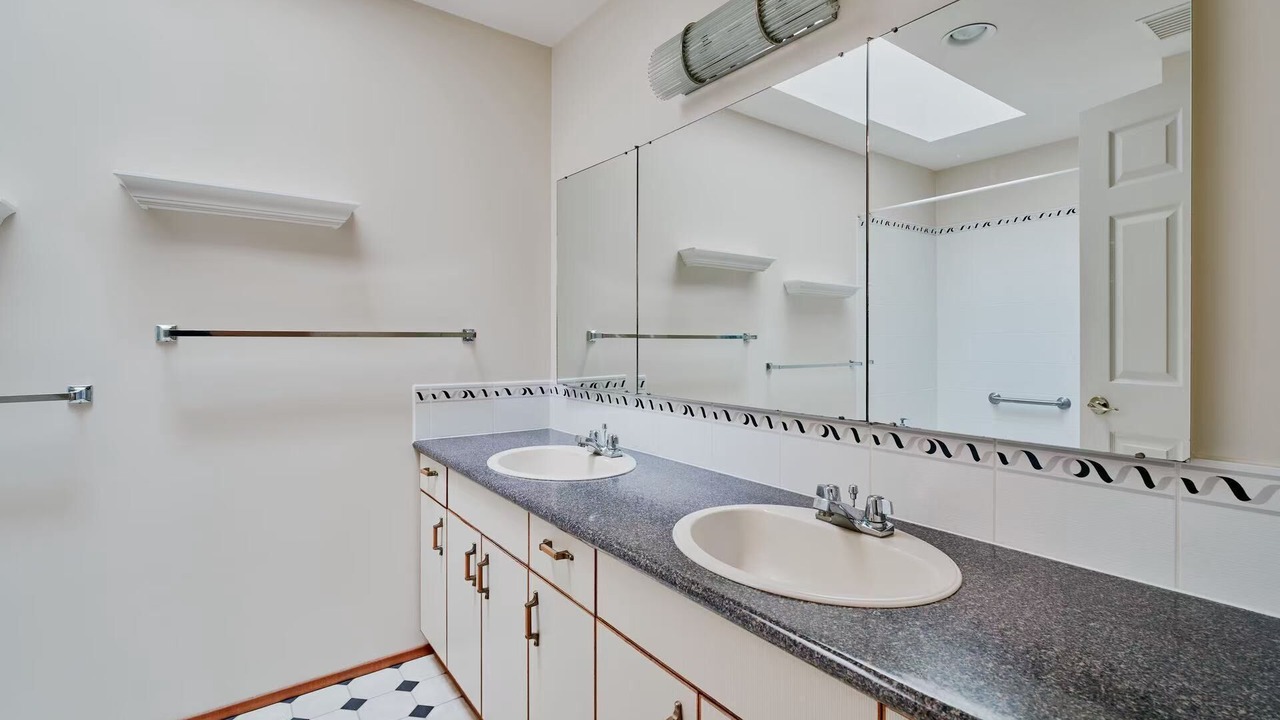 Photo of Bathroom in Delta