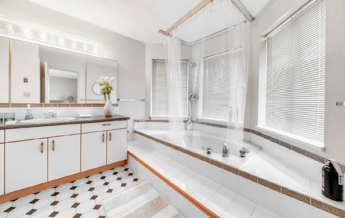 Photo of Bathroom in Delta