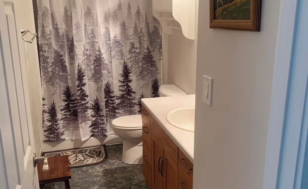 Photo of Bathroom in Division No. 16