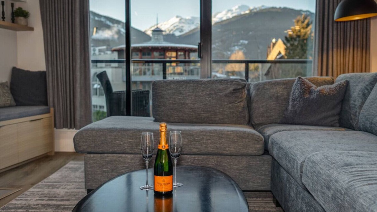 Photo of Livingroom in Whistler Village